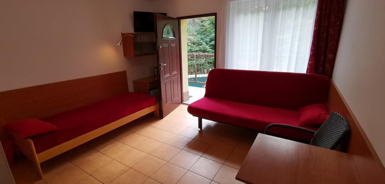 Pod Filarami Pobierowo Hotel ภายนอก รูปภาพ